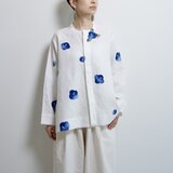 比翼仕立てノーカラーブラウス・リネン【手描き青椿】