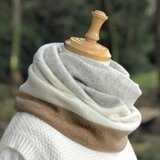 純カシミヤねじりリバーシブルスヌード ［ KUMI-IRO ］ グレージュ/ミルクホワイト/キャメル