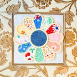 ドレスデンプレートパッチワークフラワーLサイズアイロンワッペンシール両用　刺繍ステッカー