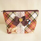 リボンとレースを付けた可愛テディベア柄キルティングポーチ（赤チェック）