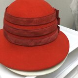 赤いベロアのクロッシェ