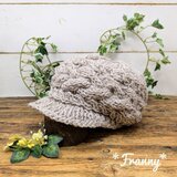 ケーブル模様のニットキャップ（サンドベージュ）