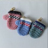 ほっこり手袋のキーホルダー（コインケース）の画像