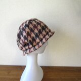 冬のファッショナブルキャップキャップ　ベージュ千鳥格子