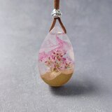 ウッドレジン ペンダント / ネックレス 「ミゾソバ-溝蕎麦-1」の画像