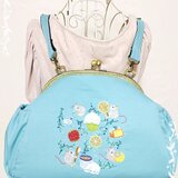 手刺繍＆ビーズ刺繍　3wayがま口リュック＆ショルダー＆肩掛けの画像