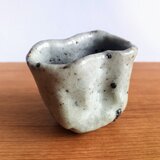 おちょこ（美濃焼ぐい呑み）ひねり炭化志野ぐいのみ　白色　日本酒が美味しい陶器の酒器の画像