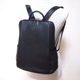 ★リュック★本革★レディース★収納ポケット７つ★A4サイズ★軽量★クロ色★の画像