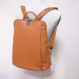 ★リュック★本革★レディース★収納ポケット７つ★A4サイズ★軽量★キャメル色★