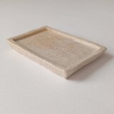 ハムスターの餌入れ ふちの浅い陶器のお皿（長方形型豆皿）の画像