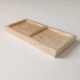 ハムスターの餌入れ ふちの浅い陶器のお皿（長方形型豆皿）の画像
