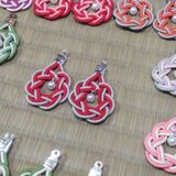 組紐花飾りアクセサリーの画像
