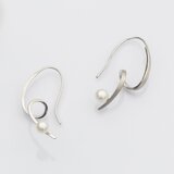 Infinity ピアス（シルバー色）