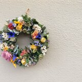 春をはこぶ　色鮮やか手のひらサイズのリースの画像