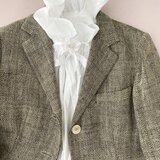 華やかフリルブラウスの画像