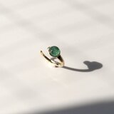 5月誕生石〜 世界4大宝石の一つエメラルドのイヤーカフ 緑 グリーンの画像
