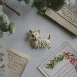 パリからやってきた白い犬のヴィンテージブローチの画像