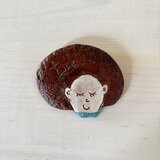 顔ブローチ「おすましlove子」の画像