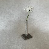 錫製　一輪挿し　捻り八角柱　彫刻刀仕上げ