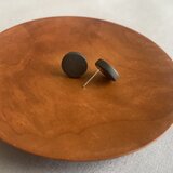 陶のピアス（まる/black）の画像