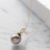 Knot タヒチパール黒蝶真珠のK18YG製ペンダントネックレスの画像