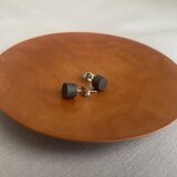 陶のピアス（ 小さいまる/black）の画像