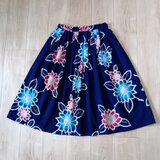 浴衣リメイク　タックスカート　赤い花青い花の画像