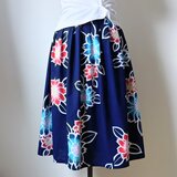 浴衣リメイク　タックスカート　赤い花青い花