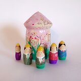 桜の学校と新入生の画像
