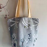 春の草花バッグ　墨染め、ベンガラ泥染の画像