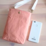 パラフィン加工帆布のスマホショルダーバッグ　《ピンクオレンジ》の画像