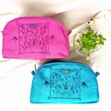 手刺繍のポーチの画像