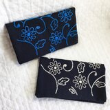花刺繍の通帳ケース・ネイビーの画像