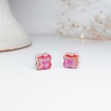 T-253｜美濃焼 パール小花 ピアス / イヤリング〈レッド〉【 裏面レザー加工 】の画像