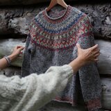 編み込み丸ヨークのセーター / Grey（グレイ）