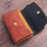 総手縫い│マルゴー、アメ豚使用│くるみボタン仕様のカードケース(名刺入れ、コインケース対応)の画像