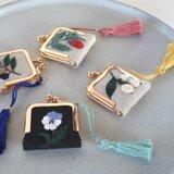 てのり刺繍　小花　アクセサリーケースの画像