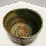 陶器製の酒器 黄瀬戸と織部に侘び寂びを感じる伝統的な風合いのぐい呑み。40ml程度で飲みきりサイズのお猪口にもの画像
