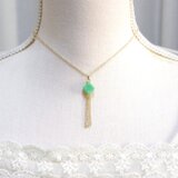 レジンアート　キューブとフリンジのペンダント〈白昼の双の翅〉の画像