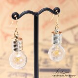 電球(378) ピアス/イヤリング/ノンホールピアス/樹脂ピアスの画像