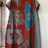 古布リメイク　大漁旗の柿渋染ロールカラーBigワンピース　柿渋染の服　古布　着物リメイク　ゆったりサイズの画像
