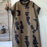 古布リメイク　浴衣地の柿渋染ロールカラーBigワンピース　柿渋染の服　古布　着物リメイク　ゆったりサイズの画像