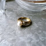 RA90-【 AVON 】エイボン・ヴィンテージリング Gold Tone Fake Pearl Rhinestoneの画像
