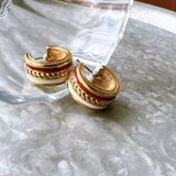 PM49-【 Monet 】モネ・ヴィンテージピアス Gold Tone White Red Enamel Paint Hoopの画像