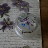 ハンドペイント　パープルの花のブーケ　ガラスのボンボニエール　フランスアンティークの画像