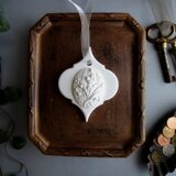 鈴蘭のカメオ調のアロマストーン ブーケ ■ アラベスクオーナメント ■ 6種類から香りが選べる