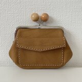 ぱかっと開くとお部屋が3つの親子がまぐち♪外ポッケが付いた木玉口金の四角い本革ミニ財布の画像
