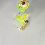 ポップのネオンカラーのクリームソーダのピアス（レモン）の画像