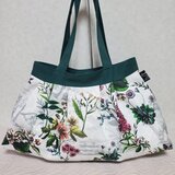 タック入り大きめトート（インポートファブリック）の画像
