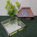 藁葺き屋根の蓋物の画像
